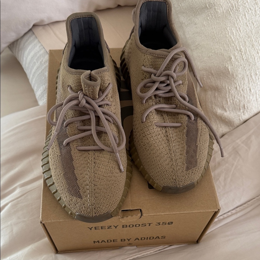Adidas Yeezy Boost 350V 2 Tan. Women's 10 men's 8 1/2